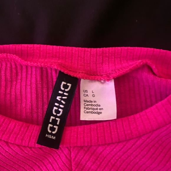 neon pink ribbed long sleeve undivided crop top - Picture 2 of 2